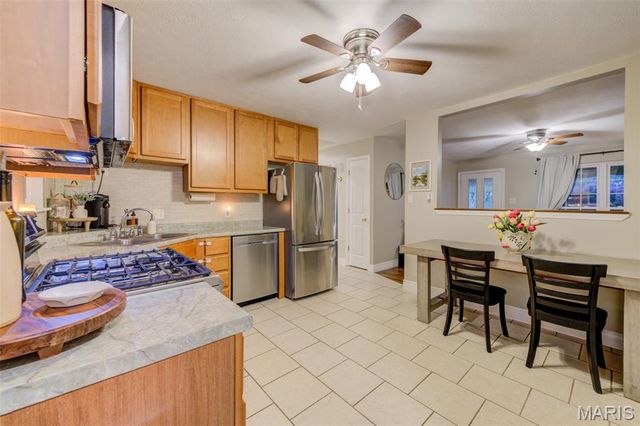 2127 Gladiator Drive, Fenton, MO 63026