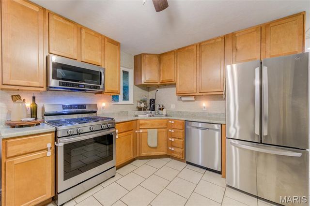 2127 Gladiator Drive, Fenton, MO 63026
