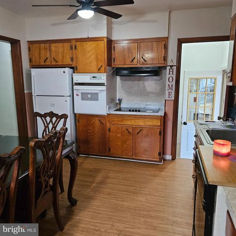 134 BILLINGS AVE, Paulsboro, NJ 08066