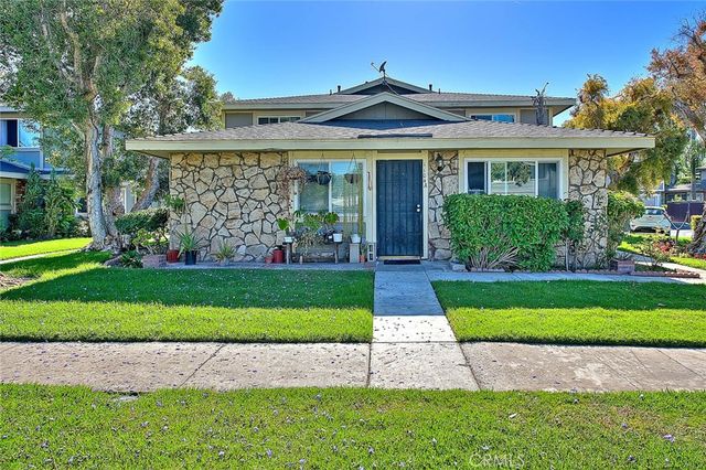 1104 S Mantle Lane 28D, Santa Ana, CA 92705
