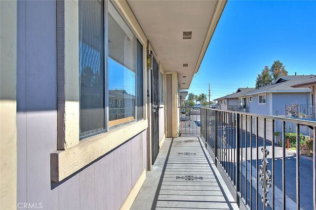 1104 S Mantle Lane 28D, Santa Ana, CA 92705