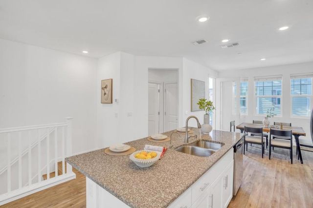 229 Orbit Way, Mountain View, CA 94043