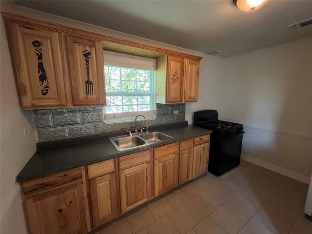 118 N Mckown Avenue, Sherman, TX 75092