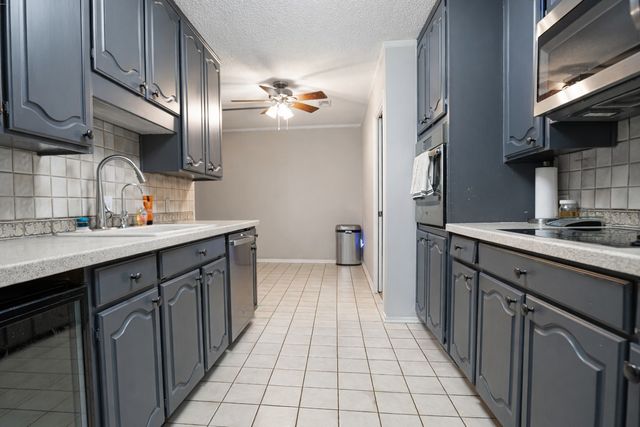6209 Trail Lake Drive, Fort Worth, TX 76133