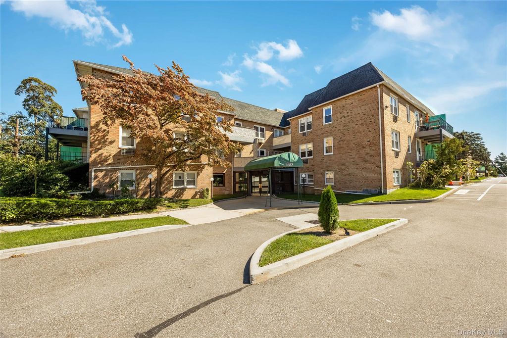 570 Broadway B11, Lynbrook, NY 11563 — photo 2