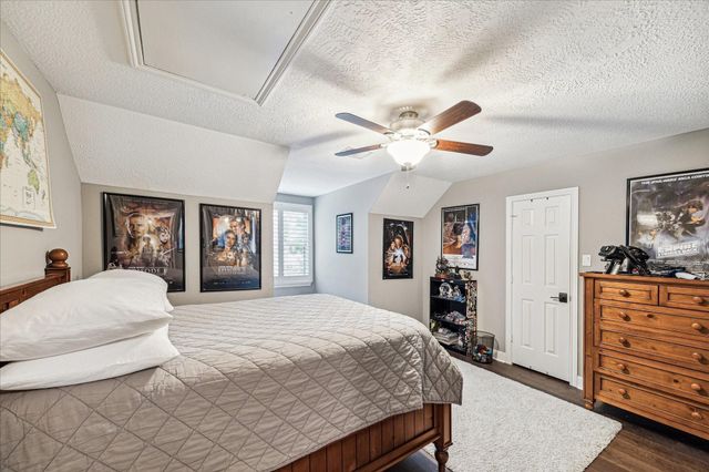 19 Grogans Point Court, The Woodlands, TX 77380