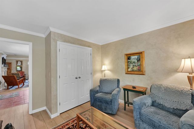 29 Lake Forest Drive, Burlington, VT 05401