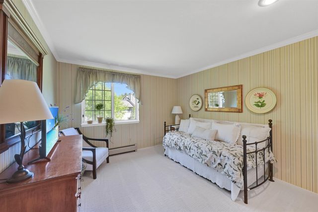 29 Lake Forest Drive, Burlington, VT 05401