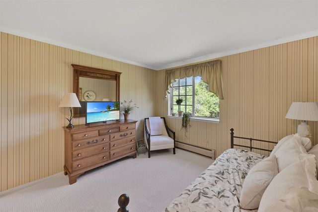 29 Lake Forest Drive, Burlington, VT 05401