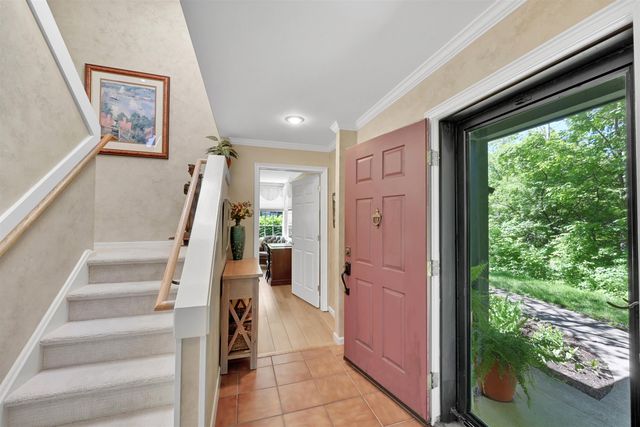 29 Lake Forest Drive, Burlington, VT 05401