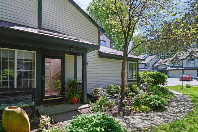 29 Lake Forest Drive, Burlington, VT 05401