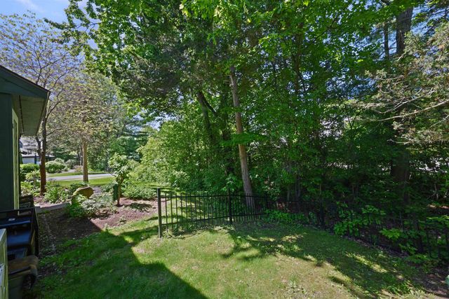 29 Lake Forest Drive, Burlington, VT 05401