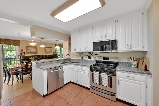 29 Lake Forest Drive, Burlington, VT 05401