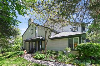 29 Lake Forest Drive, Burlington, VT 05401