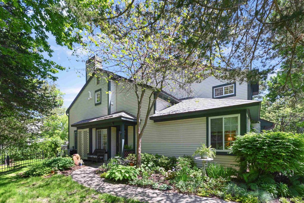 29 Lake Forest Drive, Burlington, VT 05401