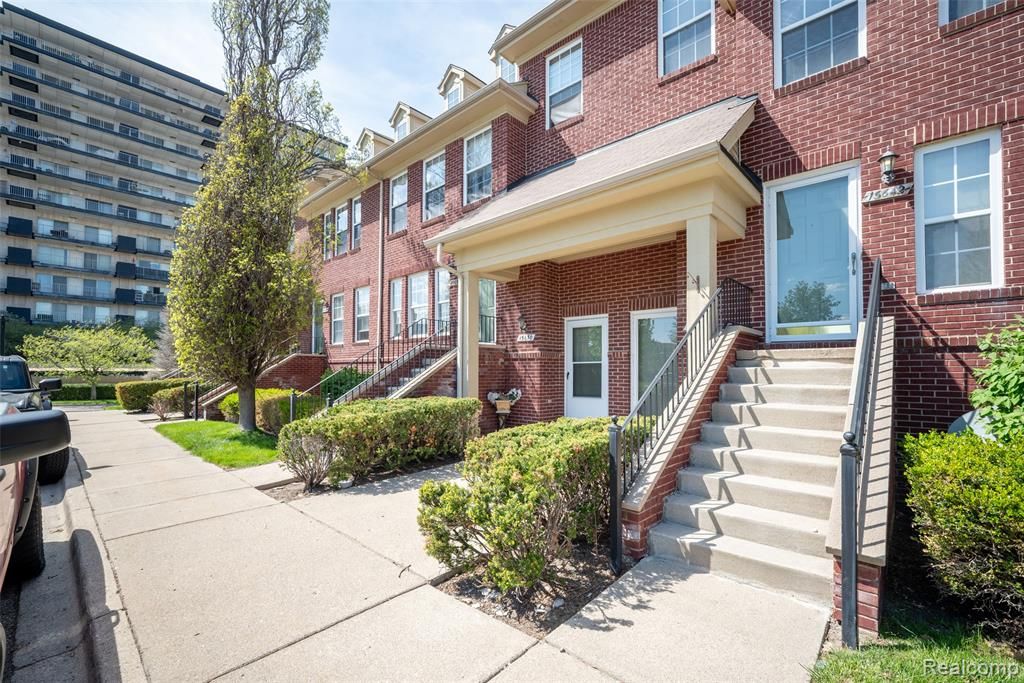 15650 Stone Crossing Drive, Southfield, MI 48075