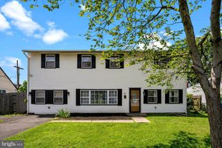 21 MINTLEAF RD, Levittown, PA 19056