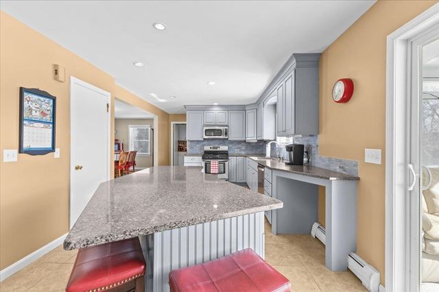 19 Dubois Drive, South Burlington, VT 05403