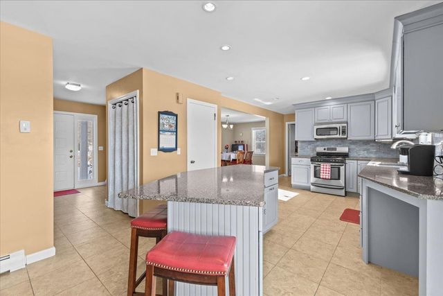 19 Dubois Drive, South Burlington, VT 05403