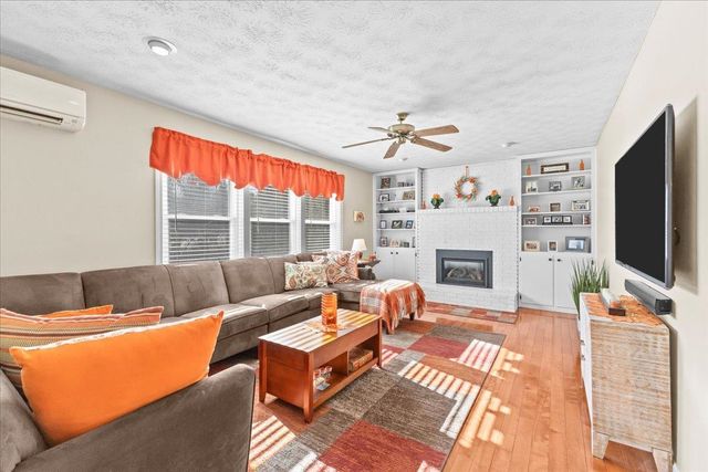 19 Dubois Drive, South Burlington, VT 05403