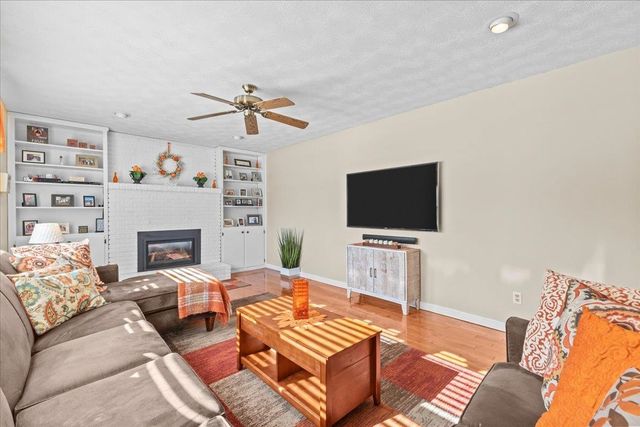 19 Dubois Drive, South Burlington, VT 05403