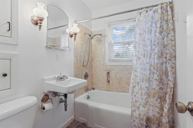 910 WILSON AVENUE, Green Bay, WI 54303