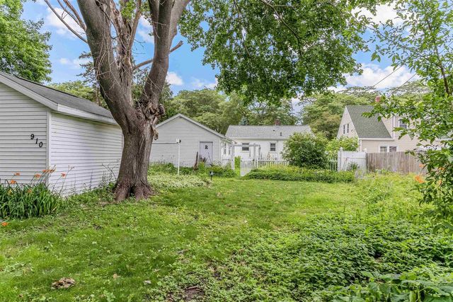 910 WILSON AVENUE, Green Bay, WI 54303
