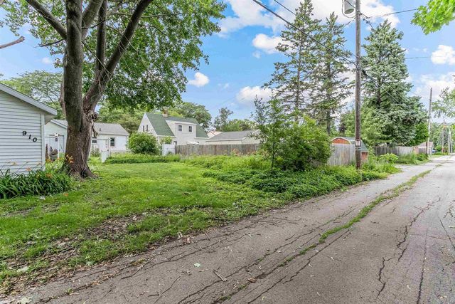 910 WILSON AVENUE, Green Bay, WI 54303