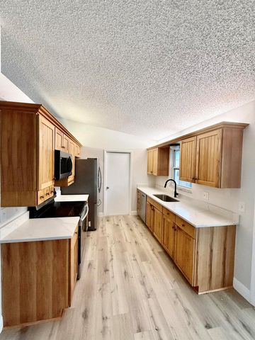 520 NW Azalea Avenue, Port St Lucie, FL 34983