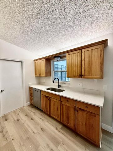 520 NW Azalea Avenue, Port St Lucie, FL 34983