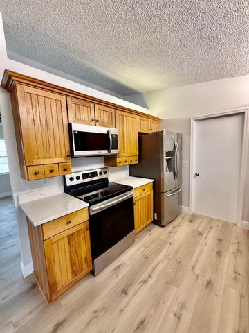 520 NW Azalea Avenue, Port St Lucie, FL 34983