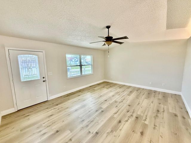 520 NW Azalea Avenue, Port St Lucie, FL 34983