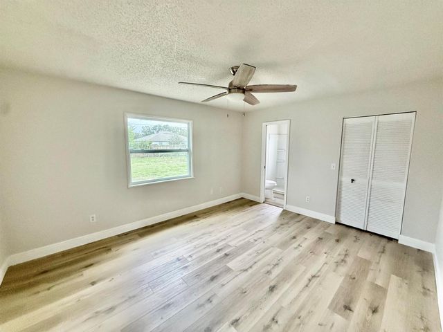 520 NW Azalea Avenue, Port St Lucie, FL 34983