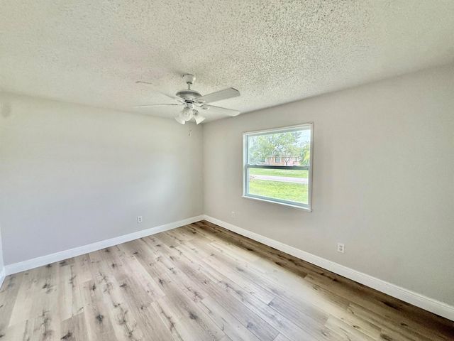 520 NW Azalea Avenue, Port St Lucie, FL 34983