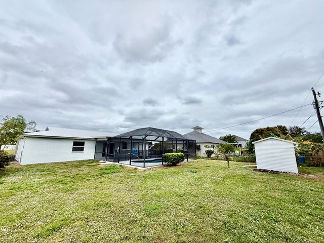 520 NW Azalea Avenue, Port St Lucie, FL 34983