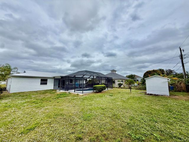 520 NW Azalea Avenue, Port St Lucie, FL 34983