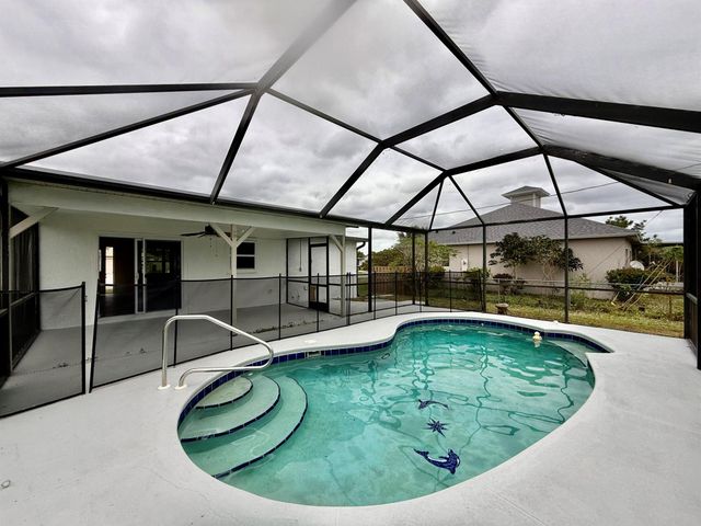 520 NW Azalea Avenue, Port St Lucie, FL 34983