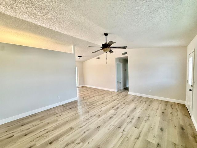 520 NW Azalea Avenue, Port St Lucie, FL 34983