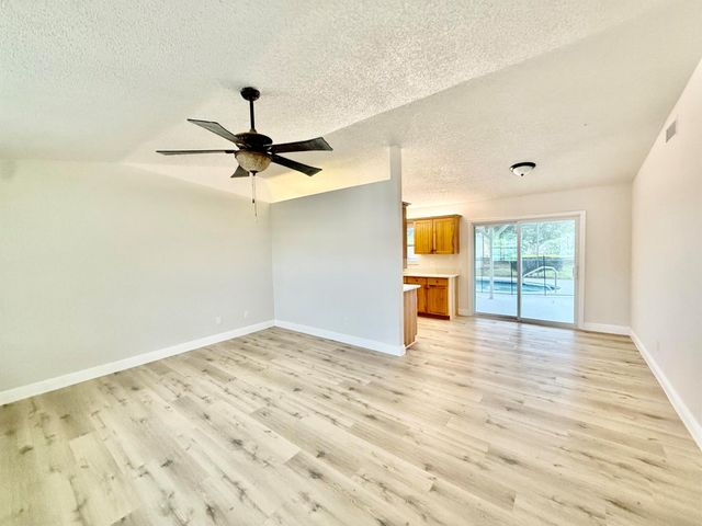 520 NW Azalea Avenue, Port St Lucie, FL 34983