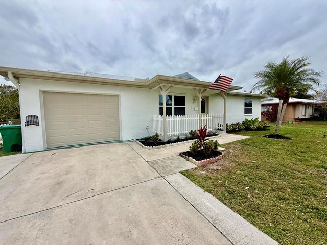 520 NW Azalea Avenue, Port St Lucie, FL 34983