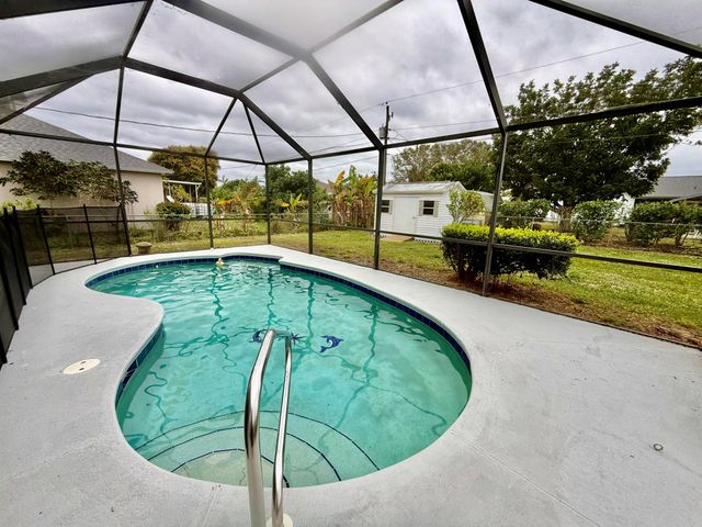 520 NW Azalea Avenue, Port St Lucie, FL 34983