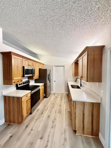 520 NW Azalea Avenue, Port St Lucie, FL 34983