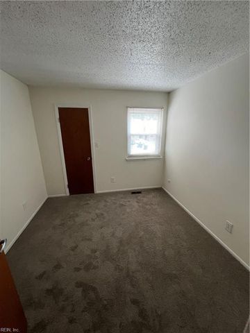 5302 Leicester CT, Virginia Beach, VA 23462