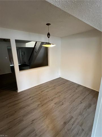 5302 Leicester CT, Virginia Beach, VA 23462