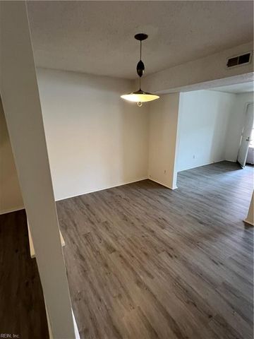 5302 Leicester CT, Virginia Beach, VA 23462