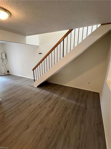 5302 Leicester CT, Virginia Beach, VA 23462