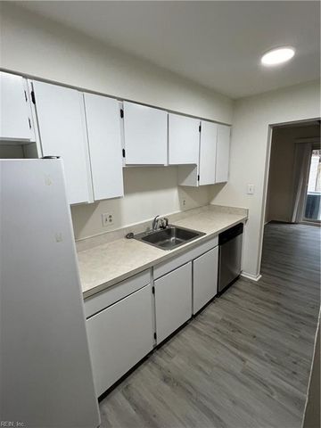 5302 Leicester CT, Virginia Beach, VA 23462