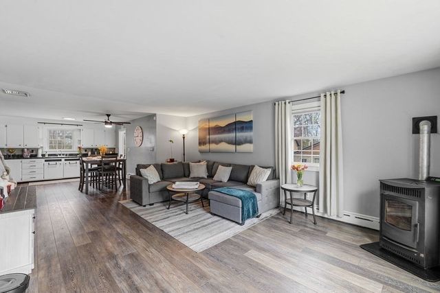 89 Lexington Ave, Dartmouth, MA 02747