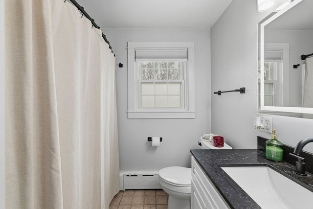 89 Lexington Ave, Dartmouth, MA 02747