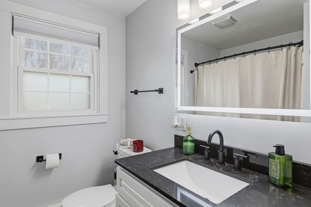 89 Lexington Ave, Dartmouth, MA 02747